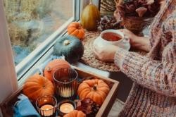 Hogyan alkalmazzuk az őszi színeket lakásunk díszítése során?